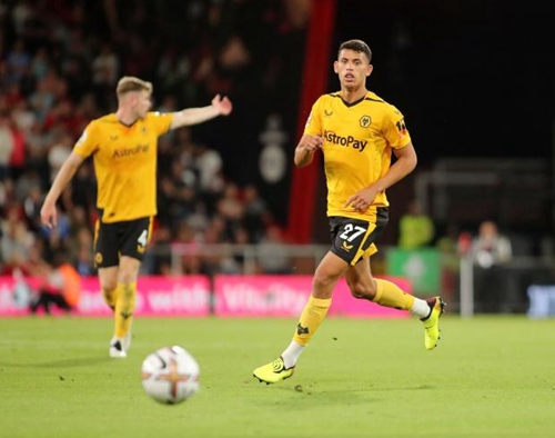 而是围绕冠 而是围绕冠